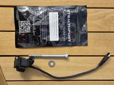 Die Stealthport Ladebuchse f&uuml;r Softails M8.