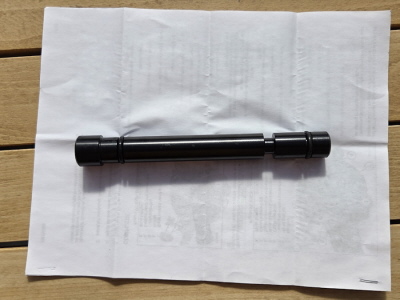 HD sagt, geht nicht. Geht doch, es muss nur das Lenkergewicht links raus. 490g weniger. HD sagt, geht nicht. Geht doch, es muss nur das Lenkergewicht links raus. 490g weniger.