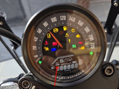 Nach dem Einbau nur den Motor 5 Min laufen lassen, ohne die Heizgriffe einzuschalten und sie funktionieren. Nach dem Einbau nur den Motor 5 Min laufen lassen, ohne die Heizgriffe einzuschalten und sie funktionieren.