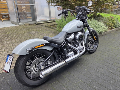 Ein geänderter Saddlemen Renegade von Spirit Leather. Ein geänderter Saddlemen Renegade von Spirit Leather.