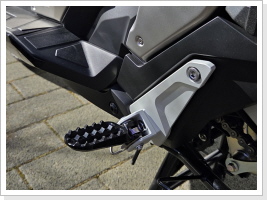 Originale Honda Fußrasten, vom Händler montiert. Originale Honda Fußrasten, vom Händler montiert.