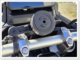 Die SP-Connect Handyhalterung mit Ladefunktion wurde auch vom HH verbaut und angeschlossen. Die SP-Connect Handyhalterung mit Ladefunktion wurde auch vom HH verbaut und angeschlossen.